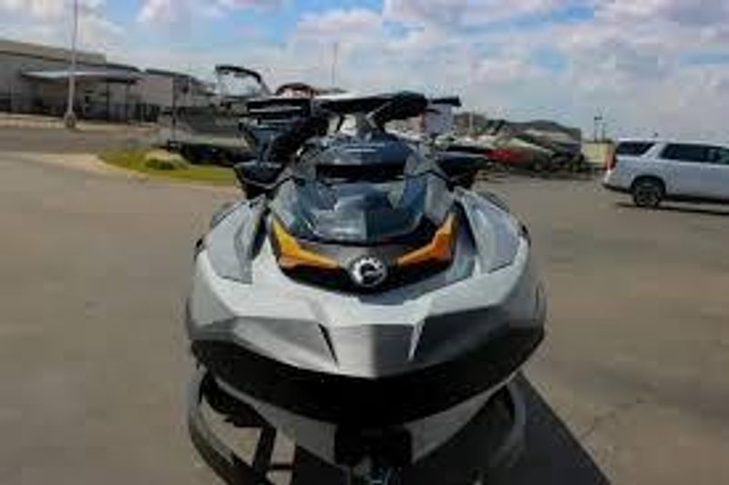2025 SEADOO FISHPRO TROPHY 170 WITH SOUND SYSTEM IDF SHARK GREY AND ORANGE CRUSH Image 4