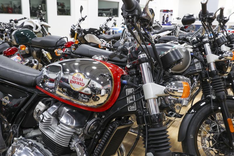 2024 Royal Enfield SUPER METEOR  in a INTERSTELLAR GREY exterior color. Royal Enfield Motorcycles of Miami (786) 845-0052 remotorcyclesofmiami.com 