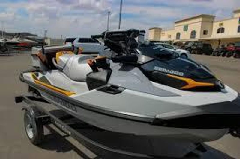 2025 SEADOO FISHPRO TROPHY 170 WITH SOUND SYSTEM IDF SHARK GREY AND ORANGE CRUSH Image 3