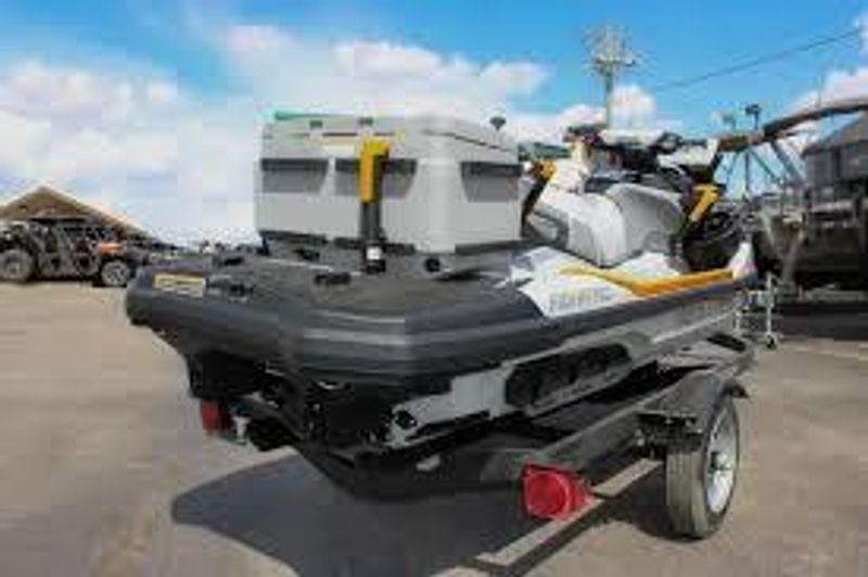 2025 SEADOO FISHPRO TROPHY 170 WITH SOUND SYSTEM IDF SHARK GREY AND ORANGE CRUSH Image 2