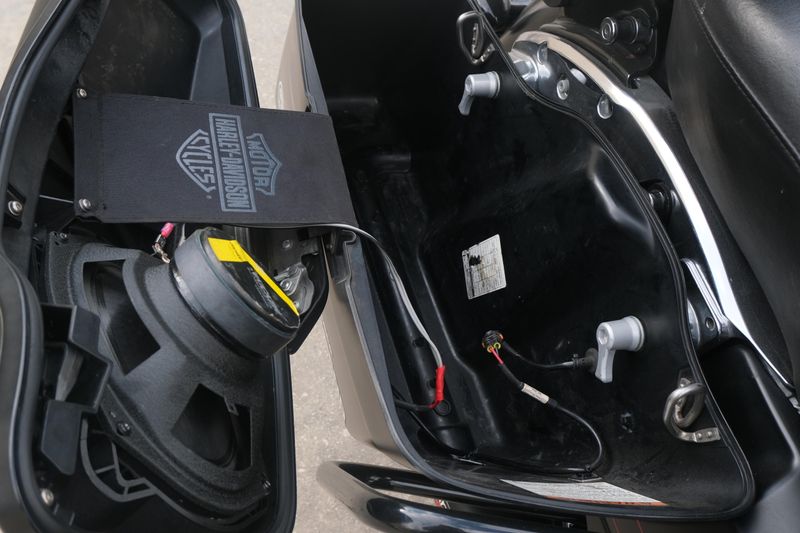 USED 2015 HARLEY ROAD GLIDE SPECIAL BLACK Image 15