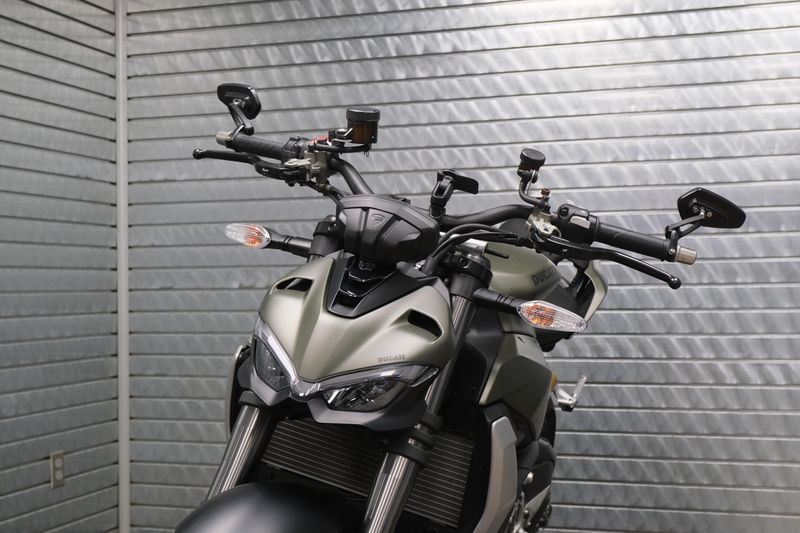 USED 2024 DUCATI STREETFIGHTER V2 Image 9