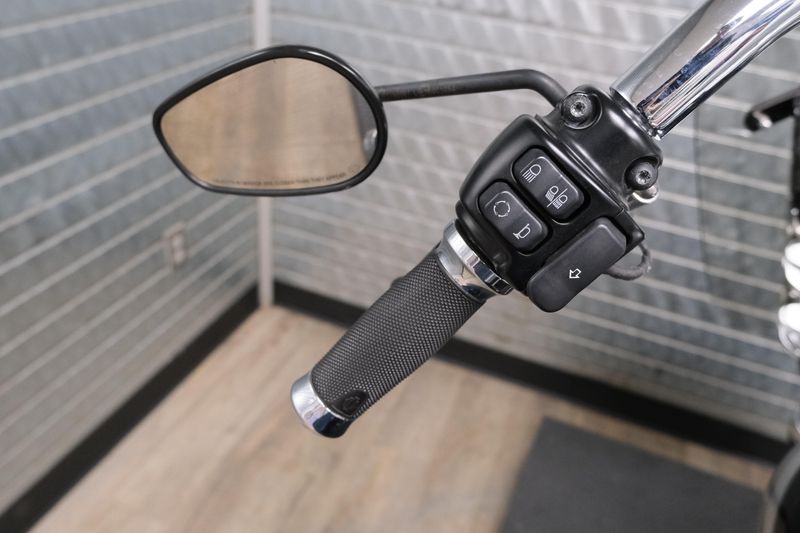 USED 2017 HARLEY DYNA FAT BOB 103 Image 18