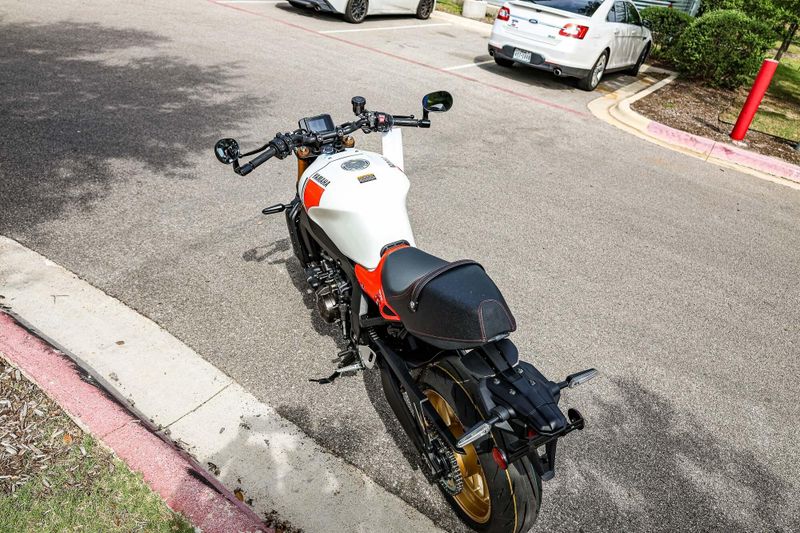 2024 Yamaha XSR900 HERITAGE WHITE Image 29