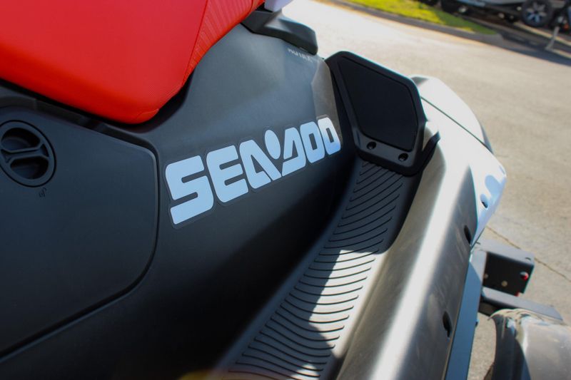 2025 SEADOO SPARK TRIXX FOR 3 DRAGON RED AND WHITE Image 9