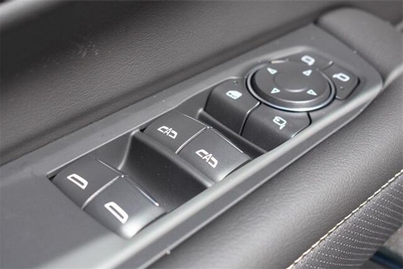 New 2025 Chevrolet Suburban PremierImage 28