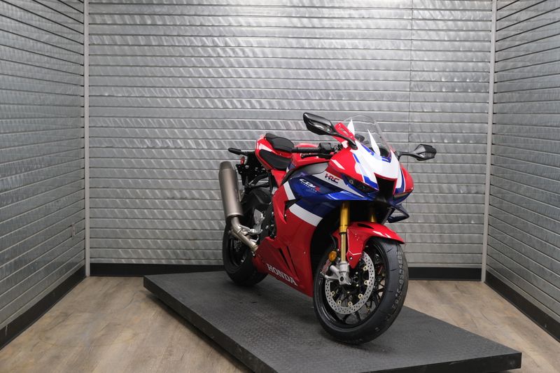 NEW 2026 HONDA CBR1000RRR FIREBLADE SP Image 1