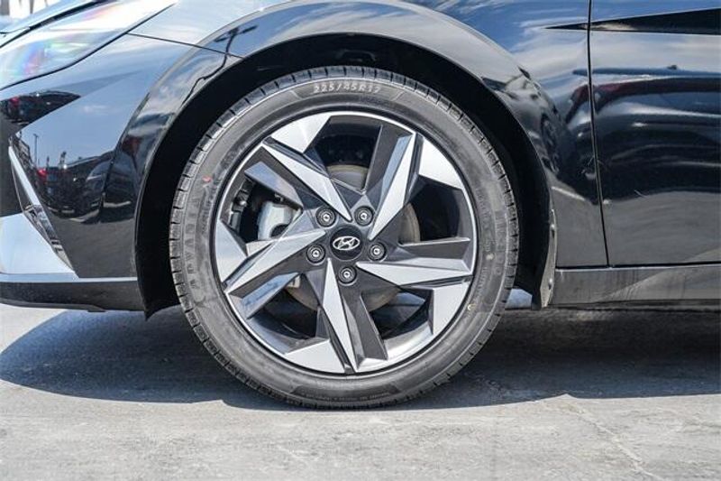 2023 Hyundai Elantra LimitedImage 11