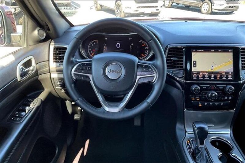 2021 Jeep Grand Cherokee Laredo X photo 2
