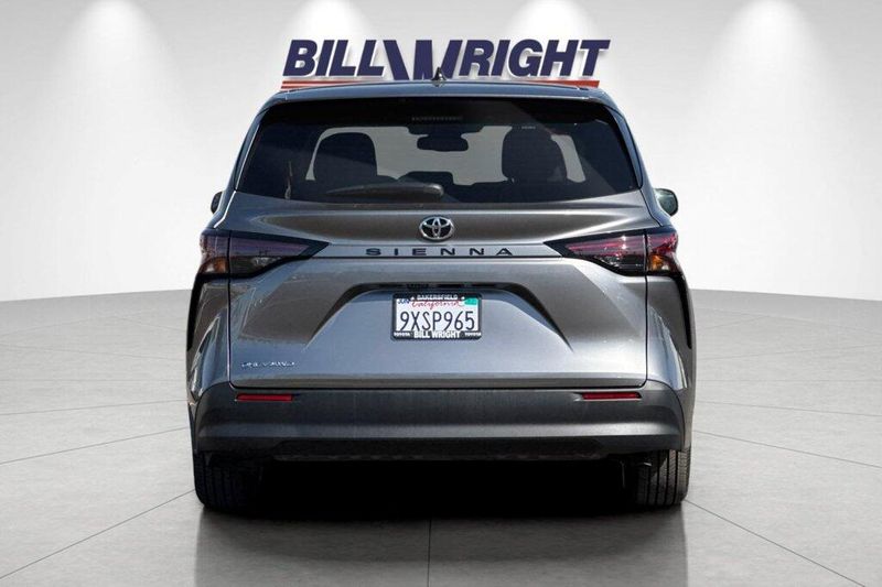 Used 2026 Toyota Sienna LEImage 4