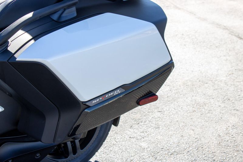 NEW 2026 CAN-AM SPYDER RT LIMITED Image 16