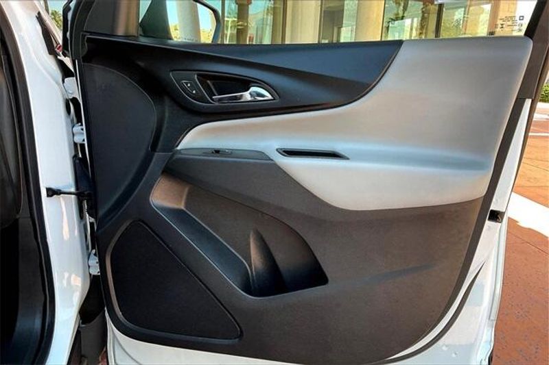 2023 Chevrolet Equinox LTImage 23