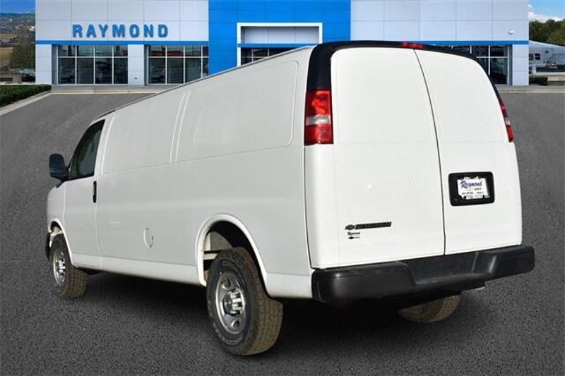 2023 Chevrolet Express 2500 Work VanImage 6