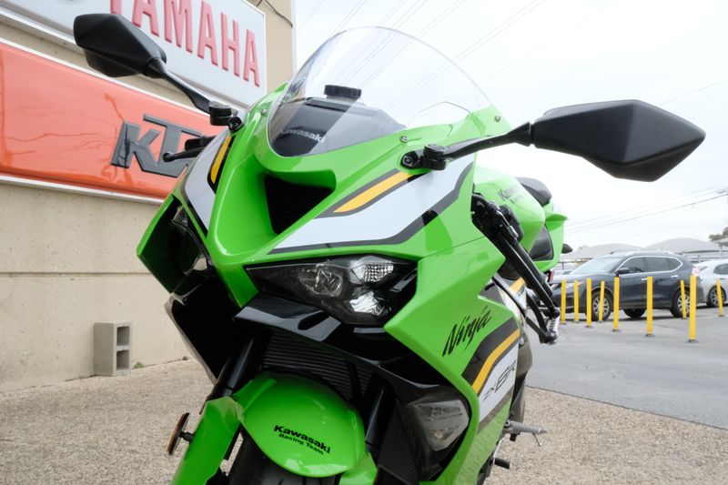 2025 Kawasaki NINJA ZX6R KRT EDITION LIME GREEN AND EBONY AND PEARL BLIZZARD WHITE Image 22