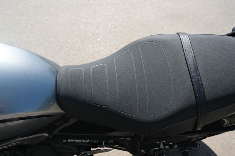 2023 Kawasaki Z650RS METALLIC MOONDUST GRAY AND EBONY Image 9