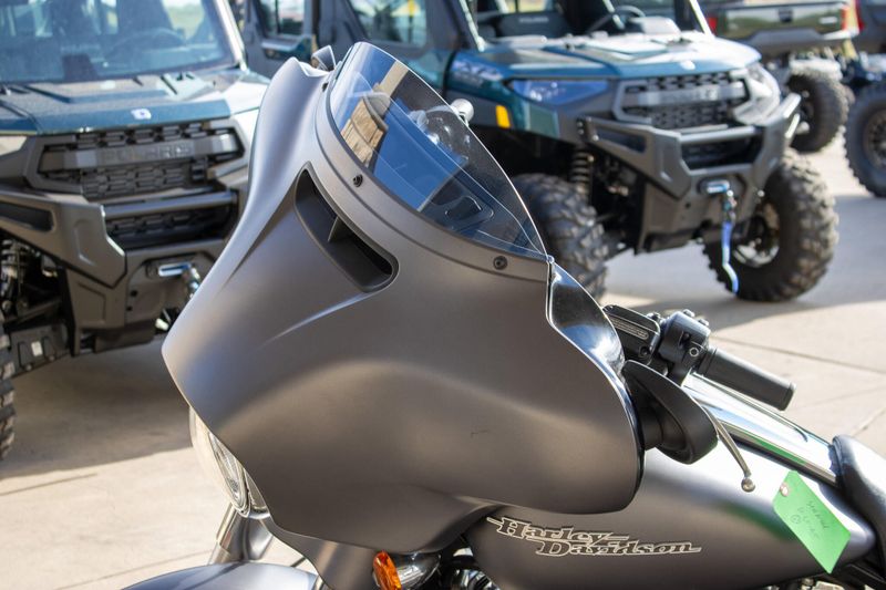 USED 2017 HARLEY STREET GLIDE SPECIAL Image 18