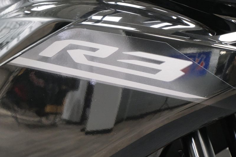 NEW 2026 YAMAHA YZFR3 ABS Image 13