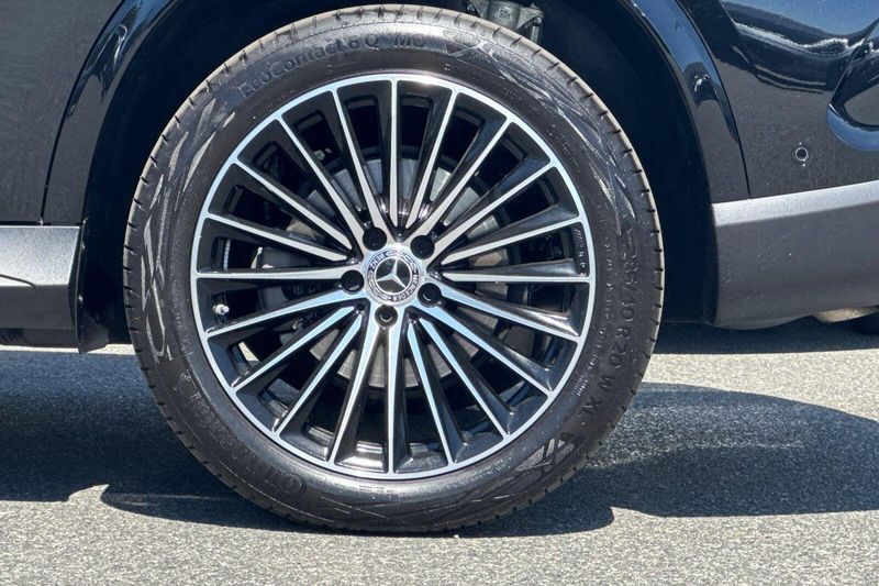 Used 2025 Mercedes-Benz GLC 300Image 32