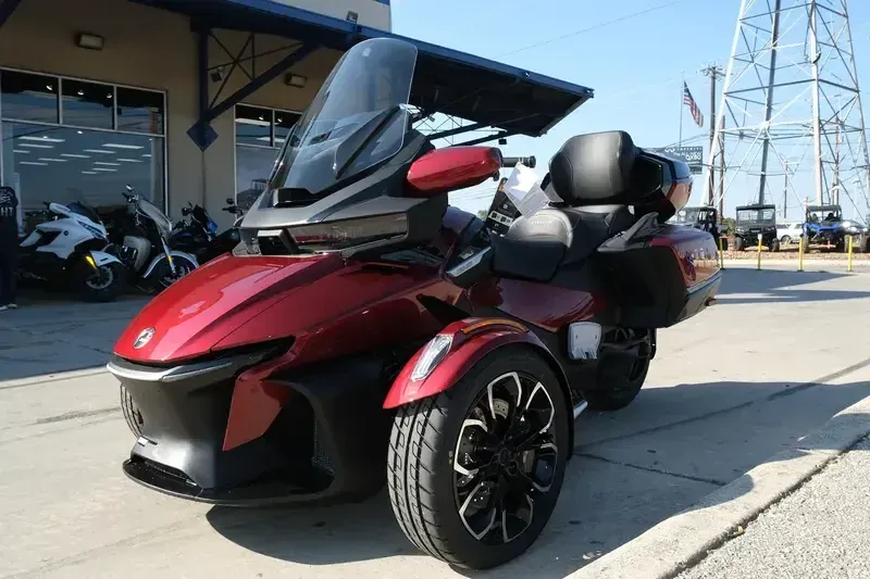 2025 Can-Am SPYDER RT LIMITED DEEP MARSALA METALLIC WITH PLATINUM ACCENTSImage 3