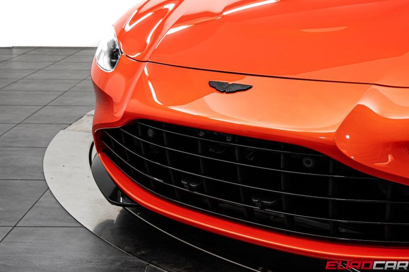 2022 Aston Martin Vantage Roadster *SPECIAL FACTORY PAINT * IMMACULATE CONDITION*Image 12