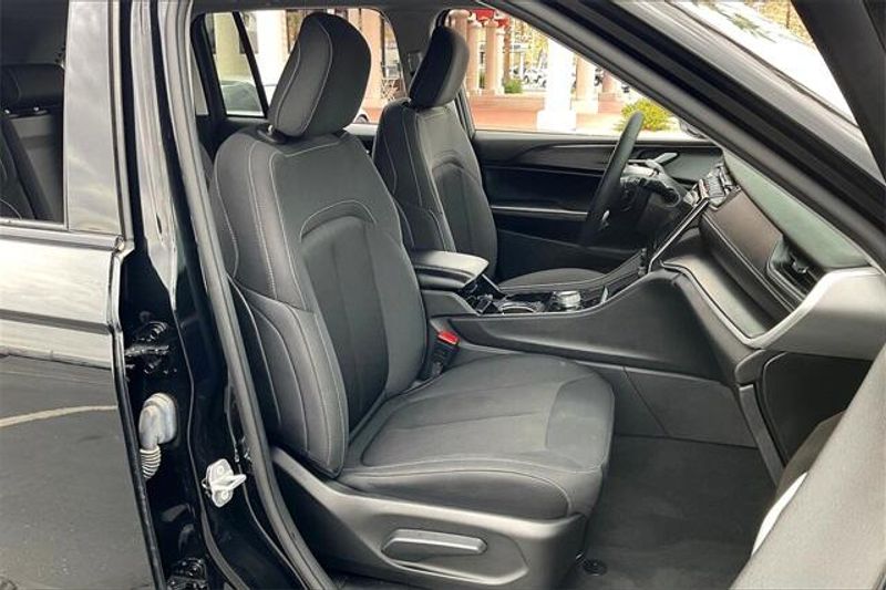 2023 Jeep Grand Cherokee LaredoImage 6