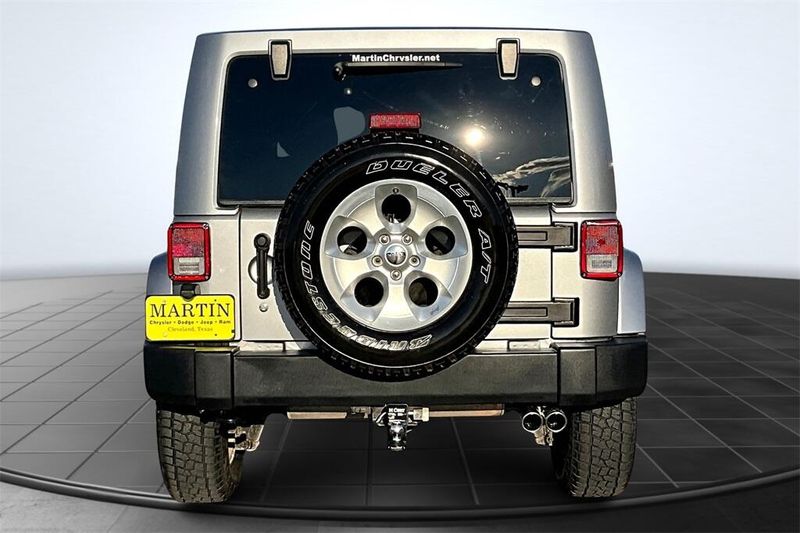 2015 Jeep Wrangler Unlimited Sahara photo 4