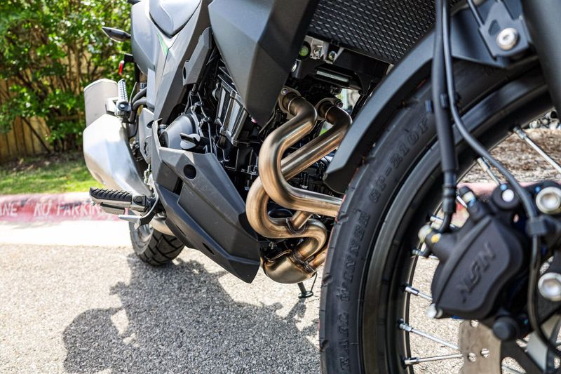 2025 Kawasaki VERSYSX 300  CANDY LIME GREEN AND METALLIC FLAT SPARK BLACK Image 10