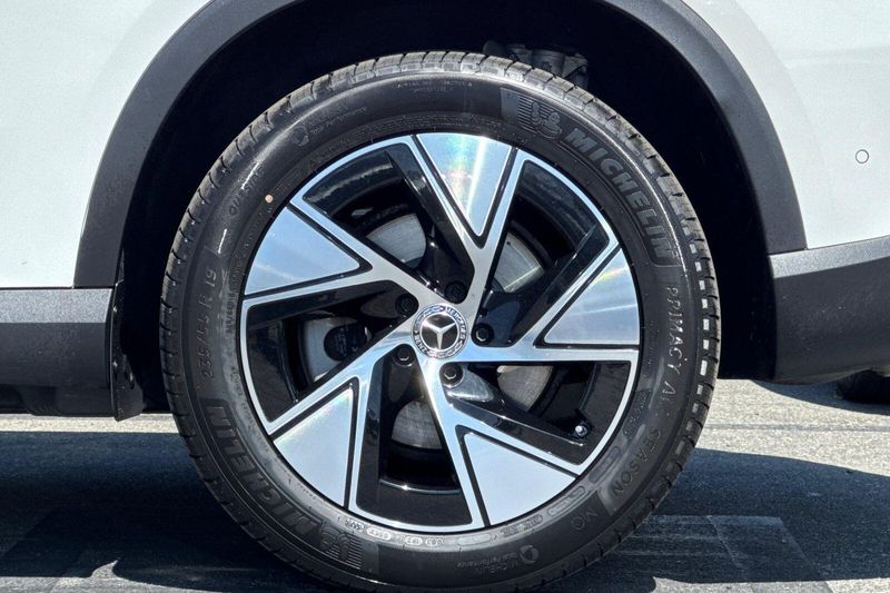 Used 2024 Mercedes-Benz GLC 300Image 32