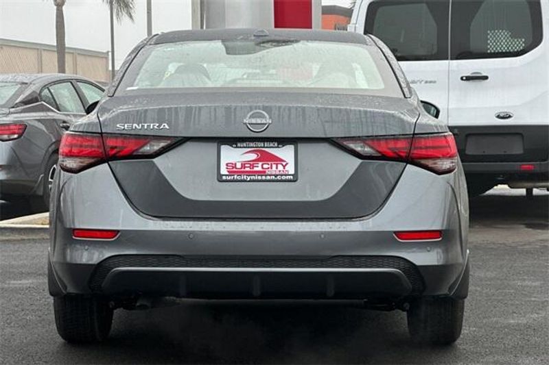New 2025 Nissan Sentra SVImage 4