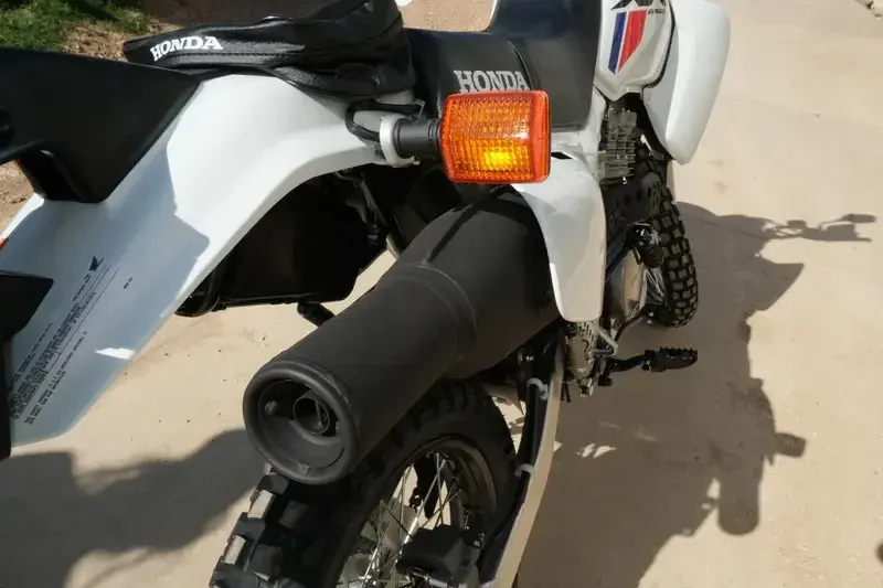 NEW 2025 HONDA XR650L WHITE Image 17