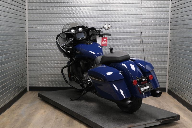 NEW 2025 INDIAN MOTORCYCLE CHALLENGER DARK HORSE Image 5