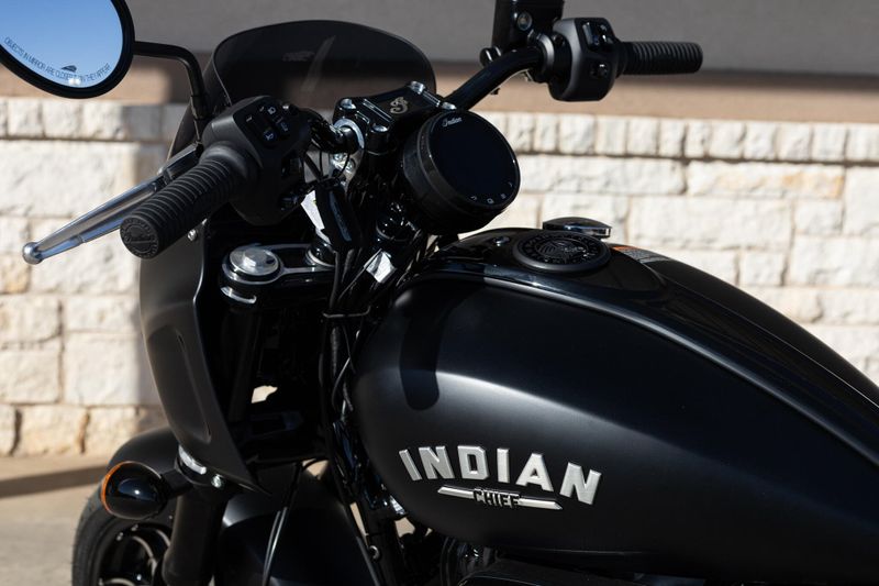 2025 Indian Motorcycle SPORT CHEIF BLACK SMOKE Image 8