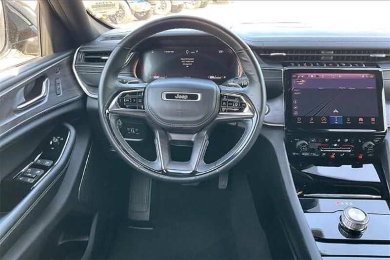 Used 2023 Jeep Grand Cherokee OverlandImage 4