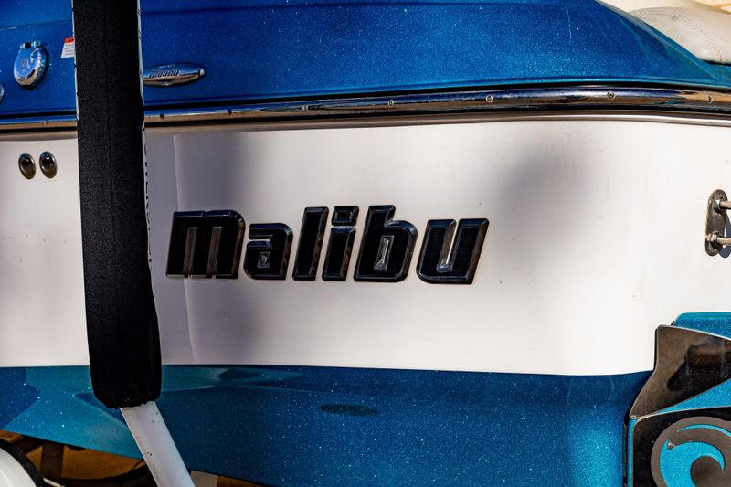 2015 MALIBU Wakesetter 22 MXZ  Family PowerSports (877) 886-1997 familypowersports.com 