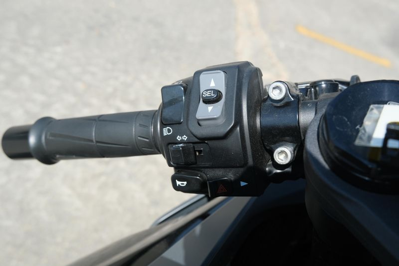 USED 2025 KAWASAKI NINJA ZX6R ABS Image 18