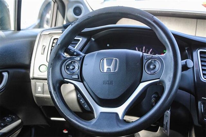 2015 Honda Civic SEImage 16