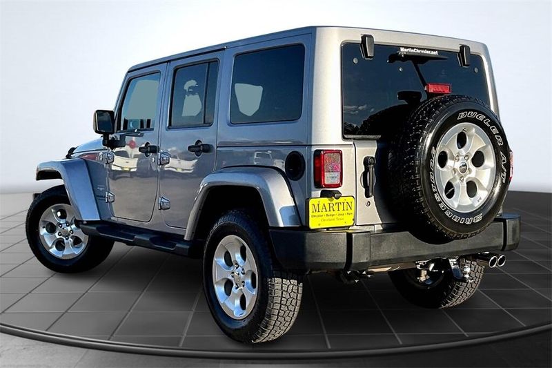 2015 Jeep Wrangler Unlimited Sahara photo 2