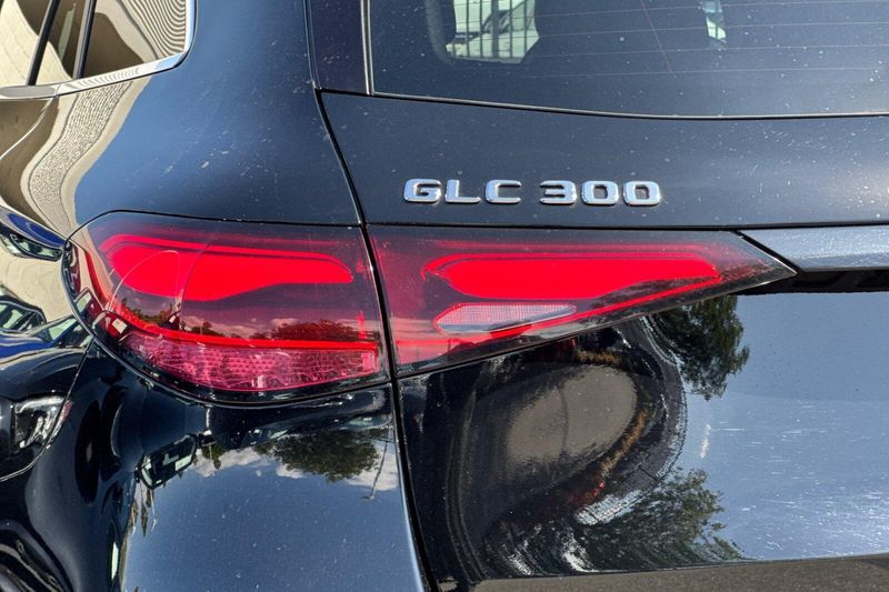 Used 2026 Mercedes-Benz GLC 300Image 32