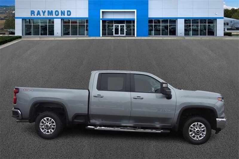 2024 Chevrolet Silverado 2500HD LTImage 2