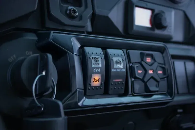 NEW 2026 CAN-AM DEFENDER PRO LIMITED CAB HD10 Image 9