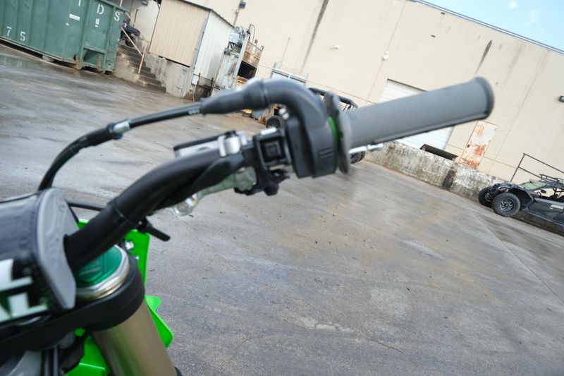 2025 Kawasaki KX450 LIME GREENImage 9