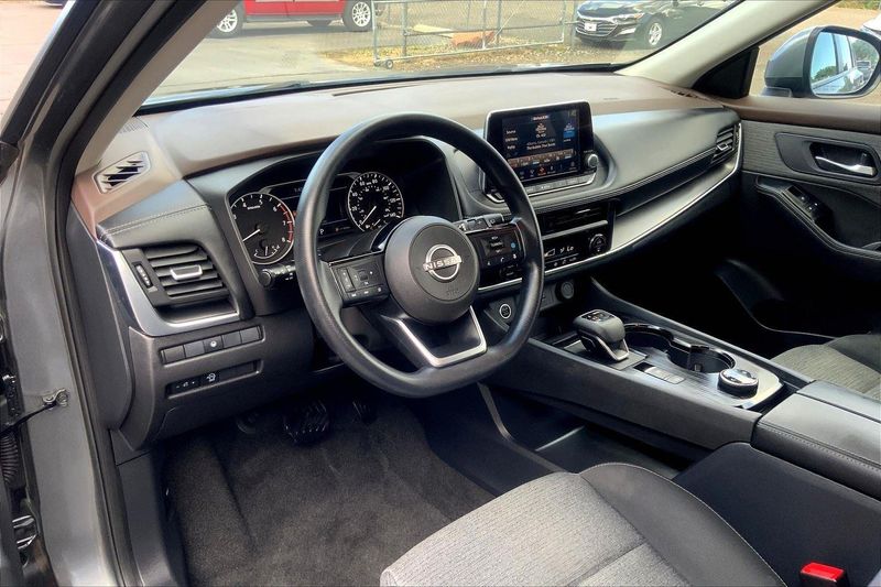 2023 Nissan Rogue SV photo 14