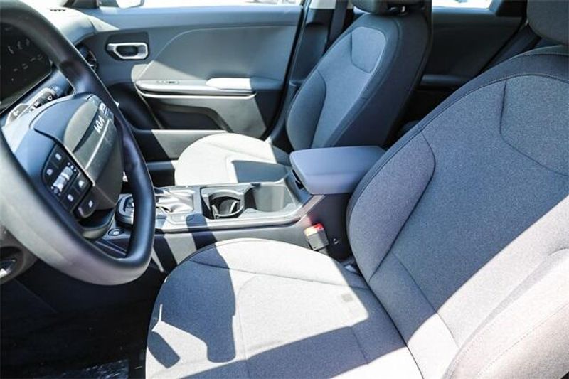 New 2025 Kia K4 LXSImage 8