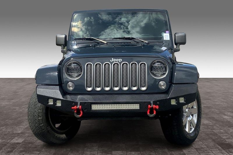 2016 Jeep Wrangler Unlimited Sahara photo 2