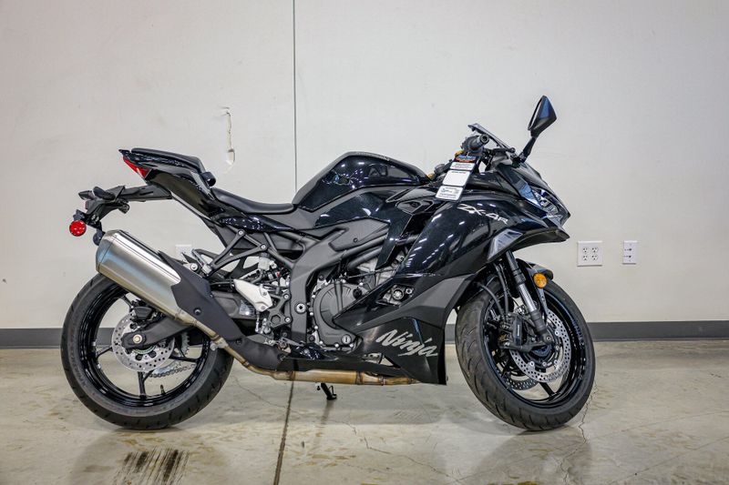 2025 Kawasaki NINJA ZX4R ABS METALLIC SPARK BLACKImage 12