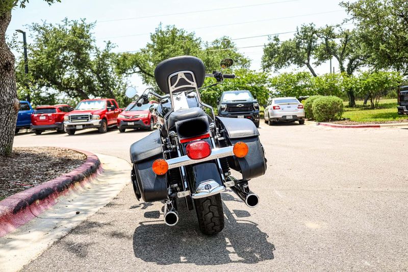2007 HARLEY ROAD KING CLASSIC  BLACK Image 23
