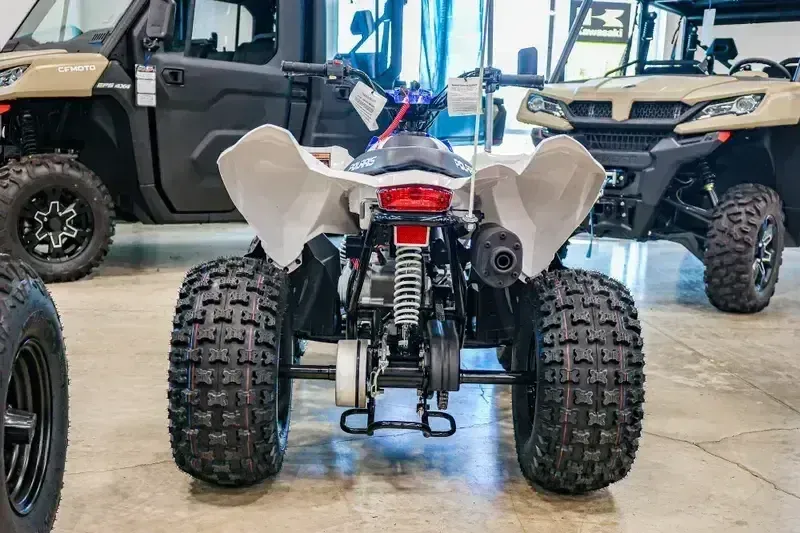 2025 Polaris OUTLAW 110 EFI BRIGHT WHITE AND BLUEImage 5