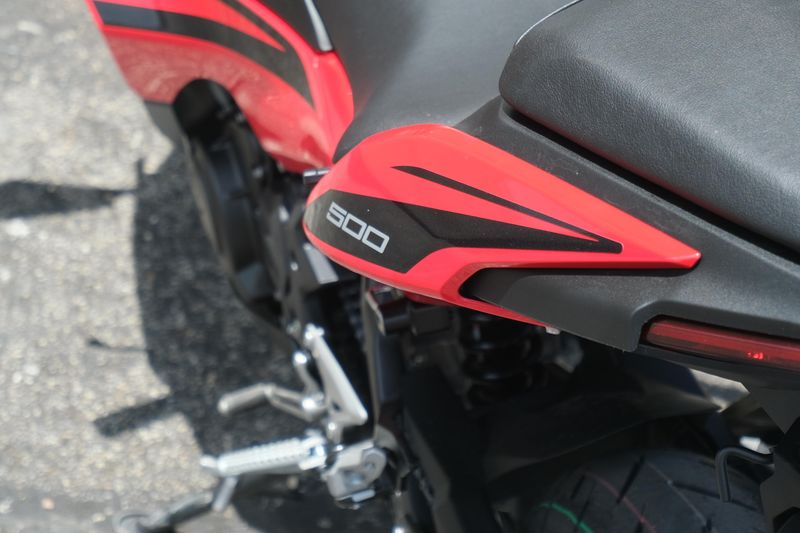 2025 Kawasaki NINJA 500 ABS PASSION RED AND METALLIC FLAT SPARK BLACK AND METALLIC MATTE DARK GRAY Image 15