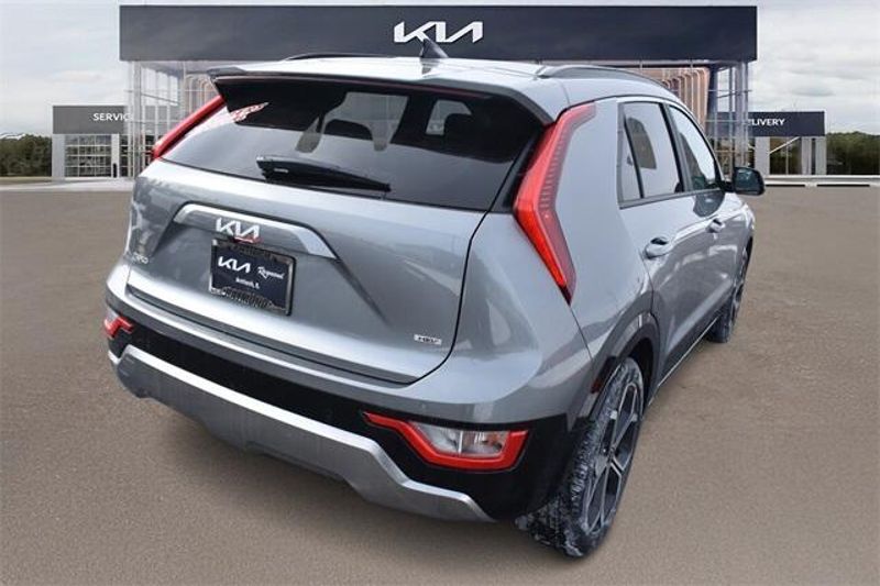 New 2025 Kia Niro EX TouringImage 3
