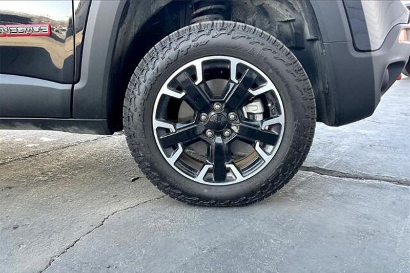 2023 Jeep Renegade Trailhawk photo 6